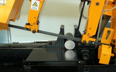 兴宾数控带锯床自动送料精度会出现偏差吗？