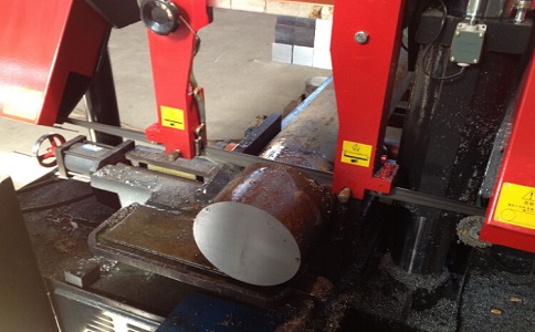 兴宾卧式带锯床加工时出现明显振荡如何排查？